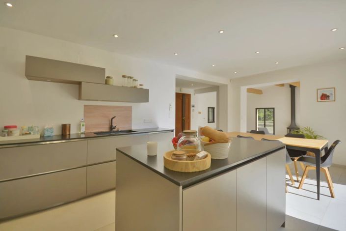 Image No.20-4 Bed House for sale