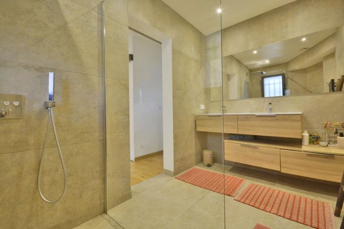 Image No.24-4 Bed House for sale