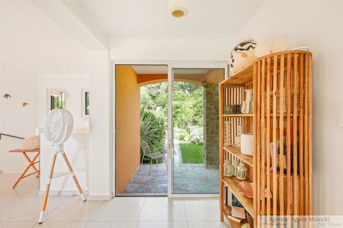 Image No.11-6 Bed House for sale