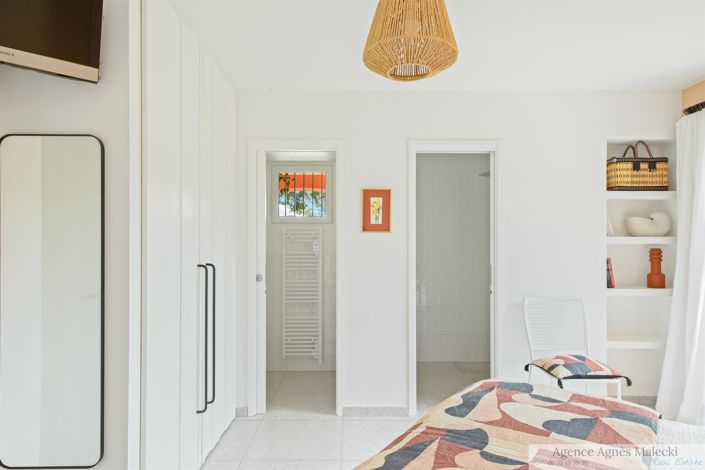 Image No.20-6 Bed House for sale