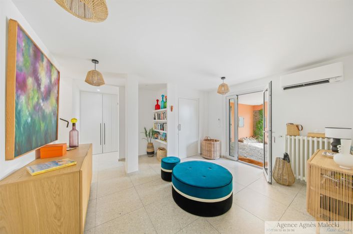 Image No.21-6 Bed House for sale