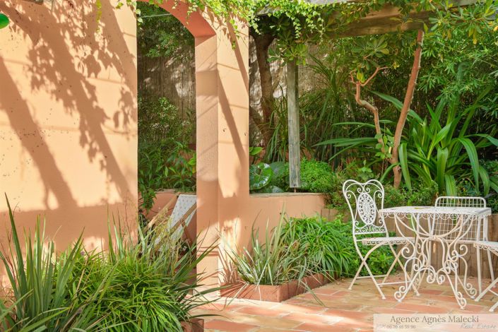 Image No.7-6 Bed House for sale