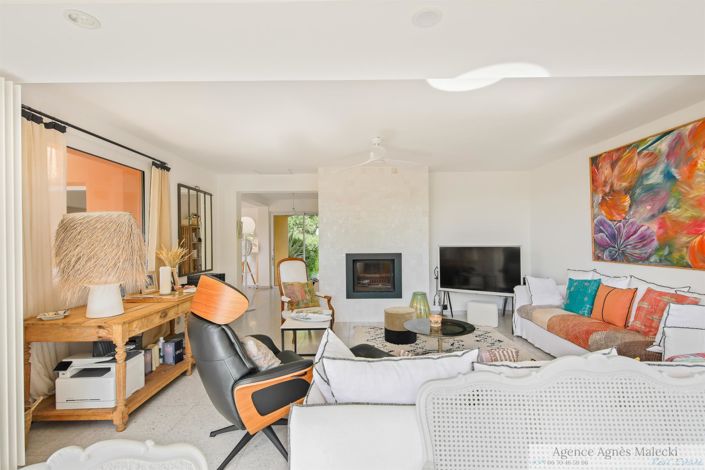 Image No.10-6 Bed House for sale