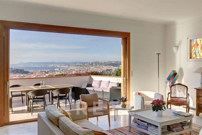 Image No.1-4 Bed Property for sale