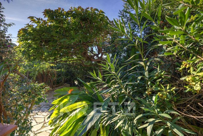 Image No.19-4 Bed Property for sale