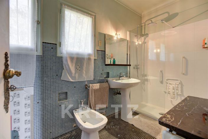 Image No.23-4 Bed Property for sale