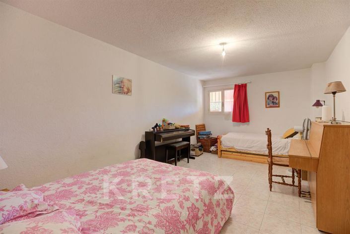 Image No.25-4 Bed Property for sale