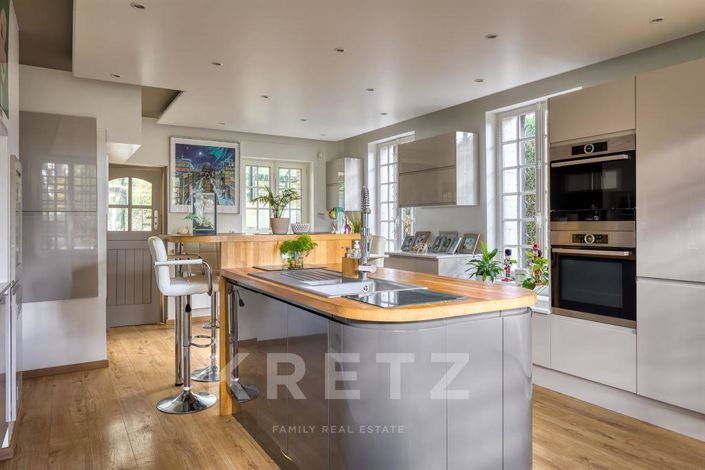 Image No.6-6 Bed House for sale