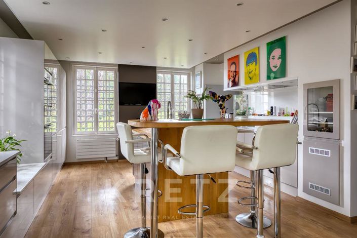 Image No.7-6 Bed House for sale