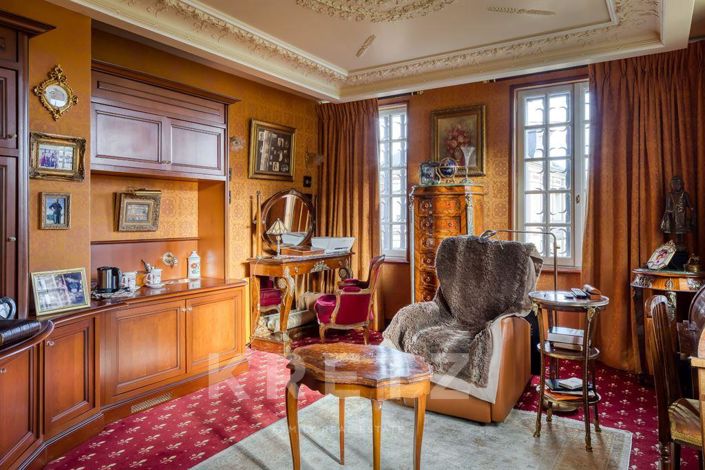 Image No.9-6 Bed House for sale