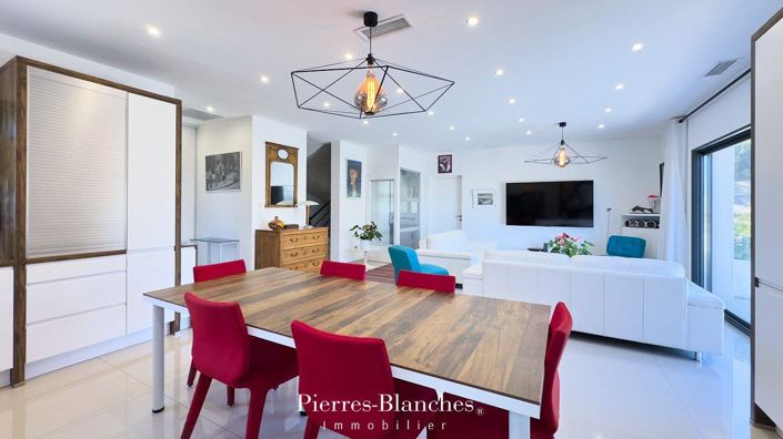 Image No.5-4 Bed House for sale