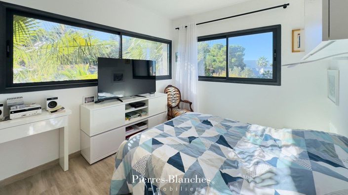 Image No.8-4 Bed House for sale