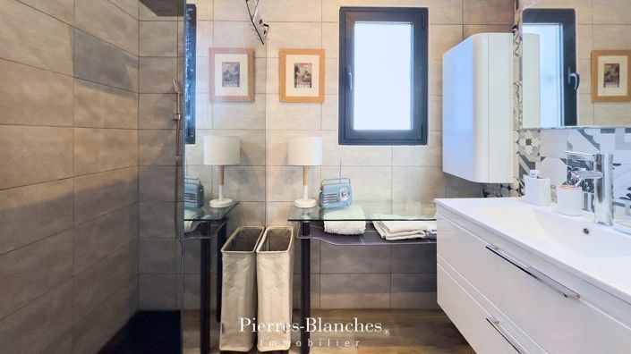 Image No.9-4 Bed House for sale