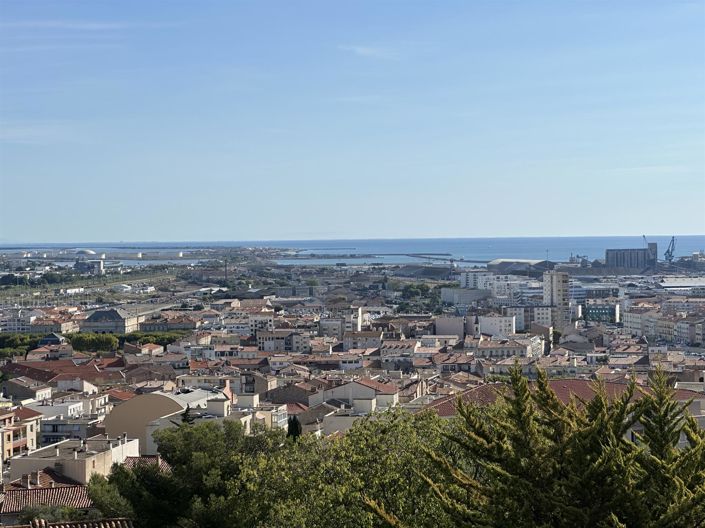 Image No.1-4 Bed House for sale