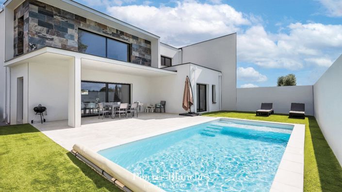 Image No.1-4 Bed House for sale