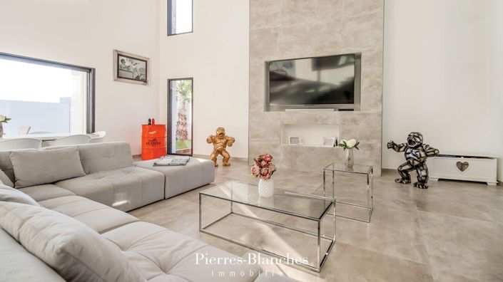 Image No.11-4 Bed House for sale