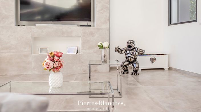 Image No.12-4 Bed House for sale