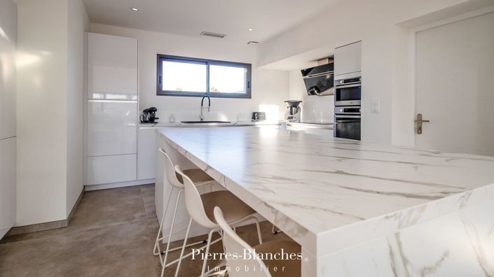 Image No.6-4 Bed House for sale