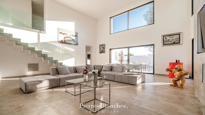 Image No.6-4 Bed House for sale