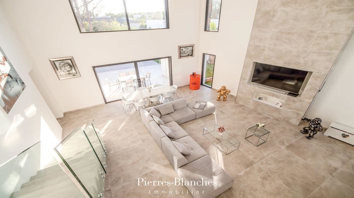 Image No.7-4 Bed House for sale