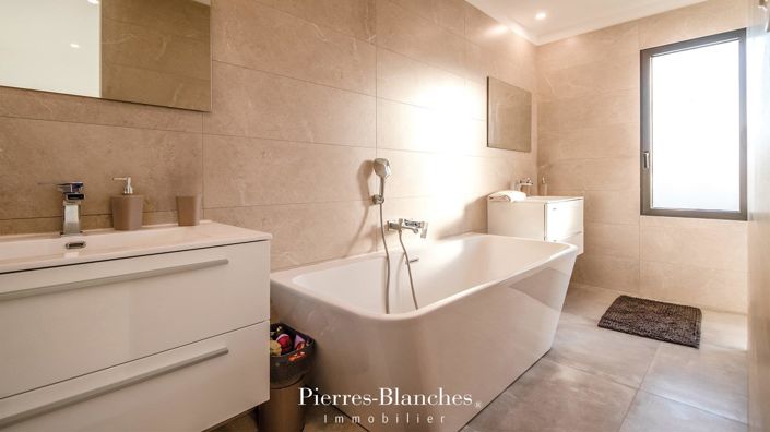 Image No.9-4 Bed House for sale