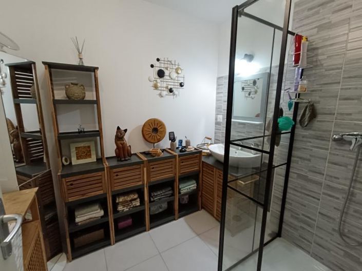 Image No.5-2 Bed House for sale