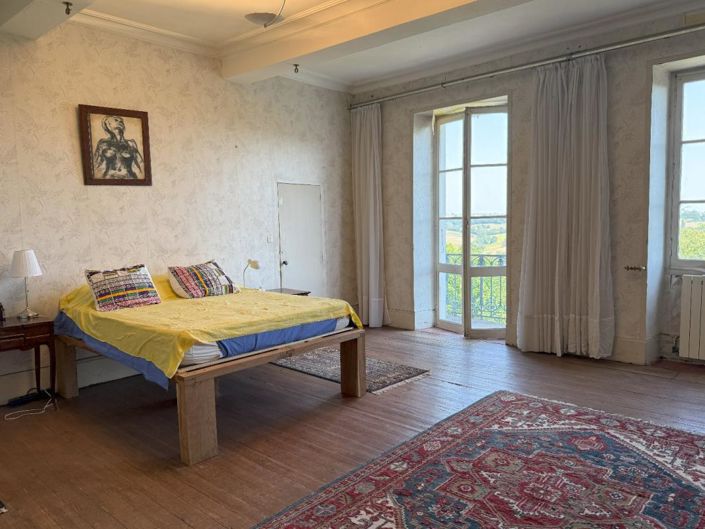 Image No.14-6 Bed House for sale