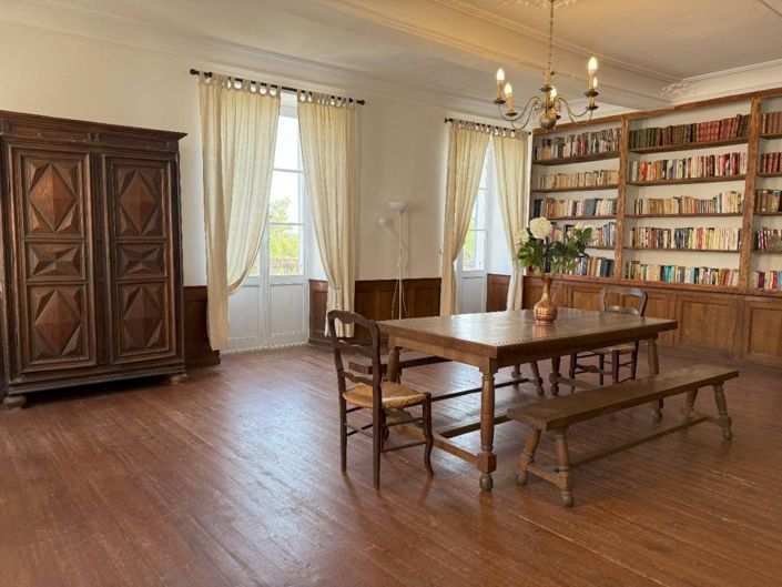 Image No.6-6 Bed House for sale