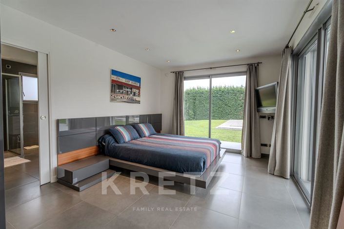 Image No.5-5 Bed House for sale