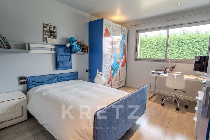 Image No.7-5 Bed House for sale