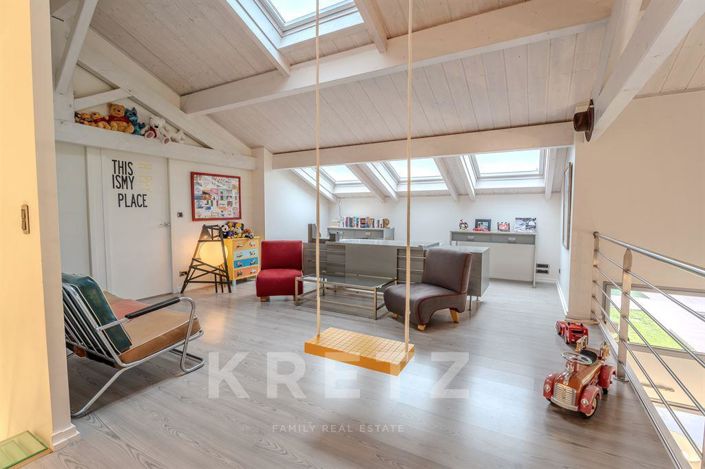 Image No.8-5 Bed House for sale