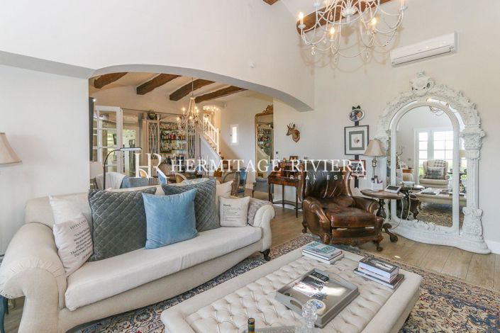 Image No.8-5 Bed House for sale