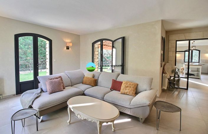 Image No.8-5 Bed House for sale