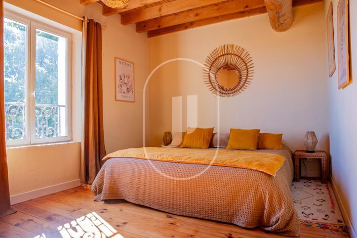 Image No.10-8 Bed House for sale