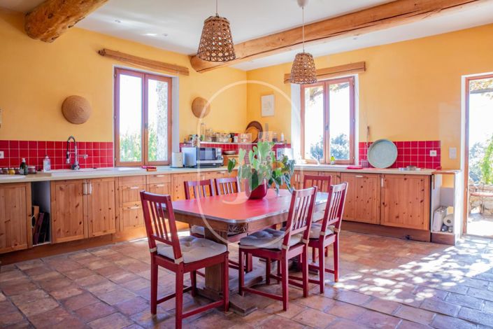 Image No.4-8 Bed House for sale