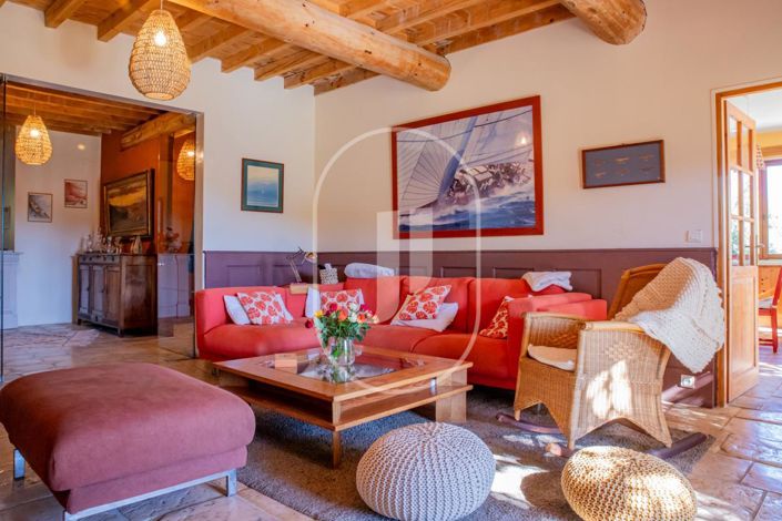 Image No.5-8 Bed House for sale