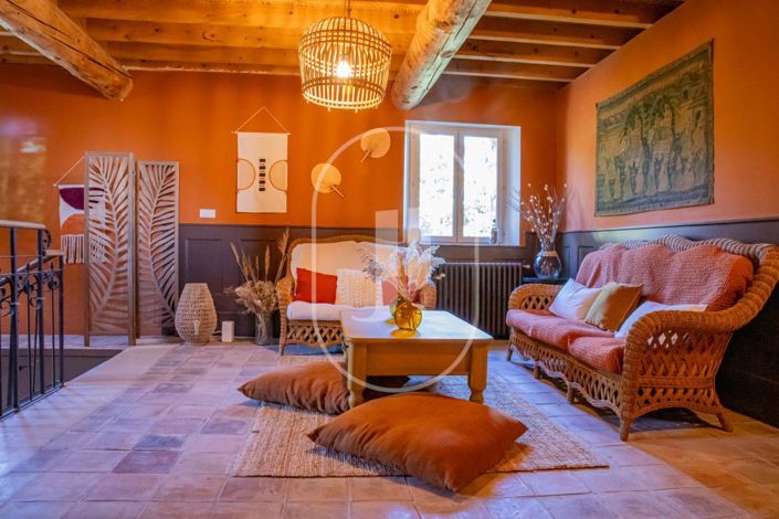 Image No.6-8 Bed House for sale