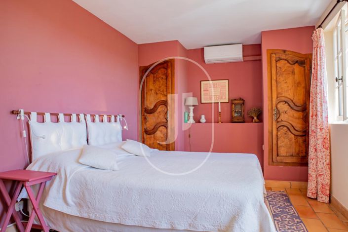 Image No.10-5 Bed House for sale