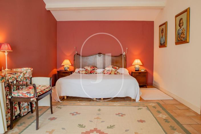 Image No.9-5 Bed House for sale