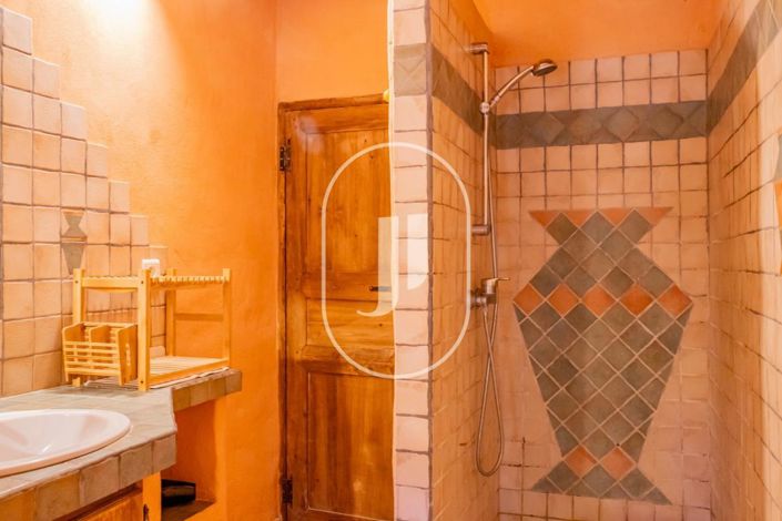 Image No.14-11 Bed House for sale