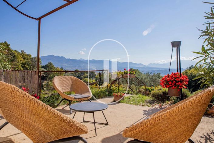 Image No.8-11 Bed House for sale