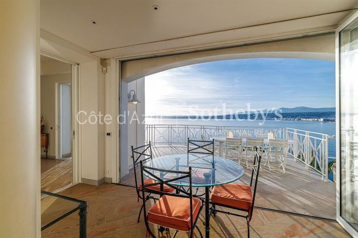 Image No.10-6 Bed Property for sale