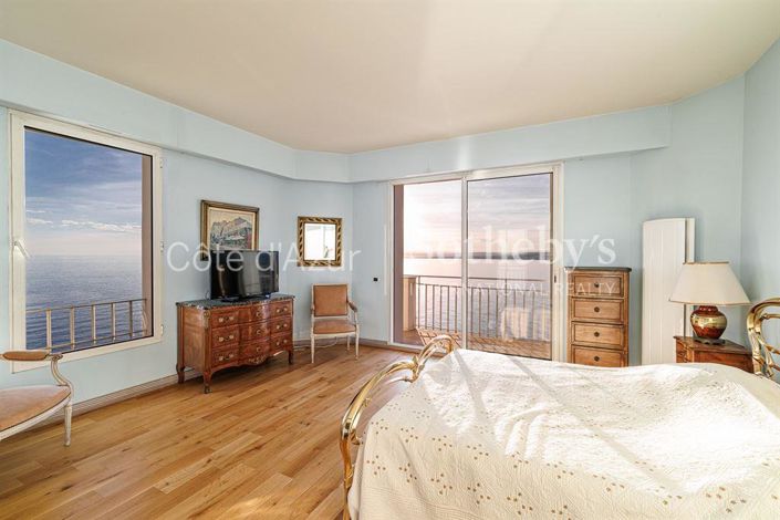 Image No.12-6 Bed Property for sale