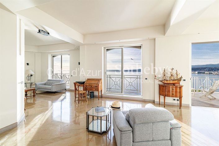 Image No.8-6 Bed Property for sale