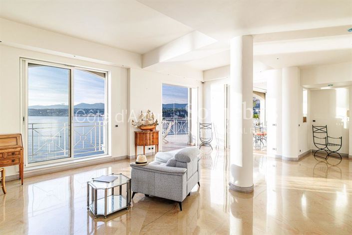 Image No.9-6 Bed Property for sale