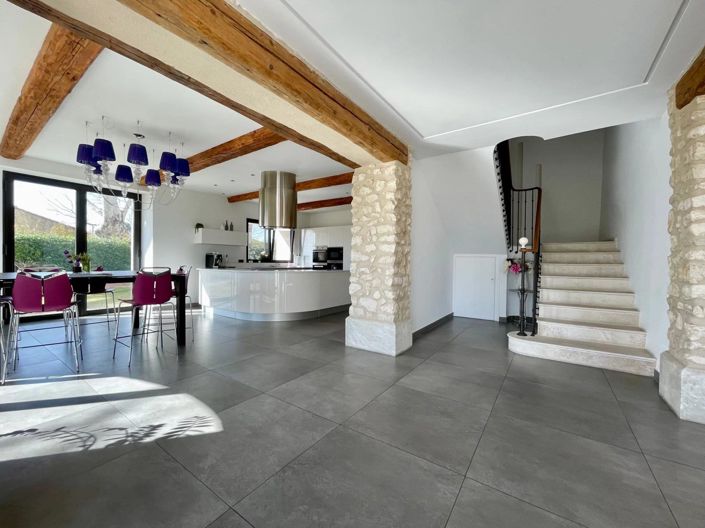 Image No.7-5 Bed House for sale