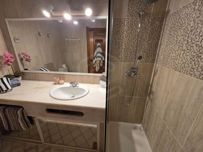 Image No.33-2 Bed Apartment for sale