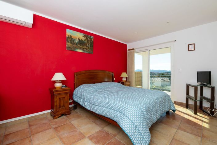 Image No.10-5 Bed House for sale