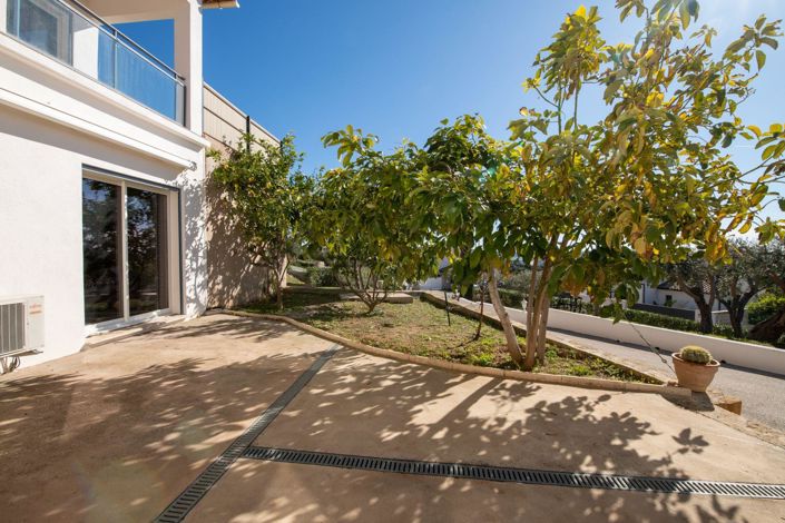 Image No.5-5 Bed House for sale