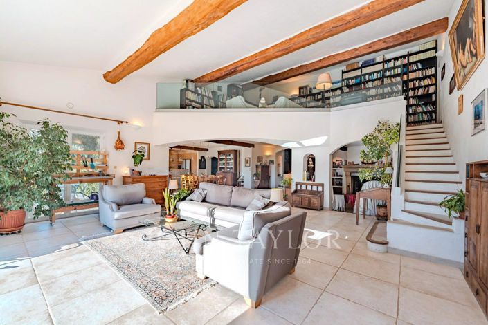 Image No.10-5 Bed House for sale